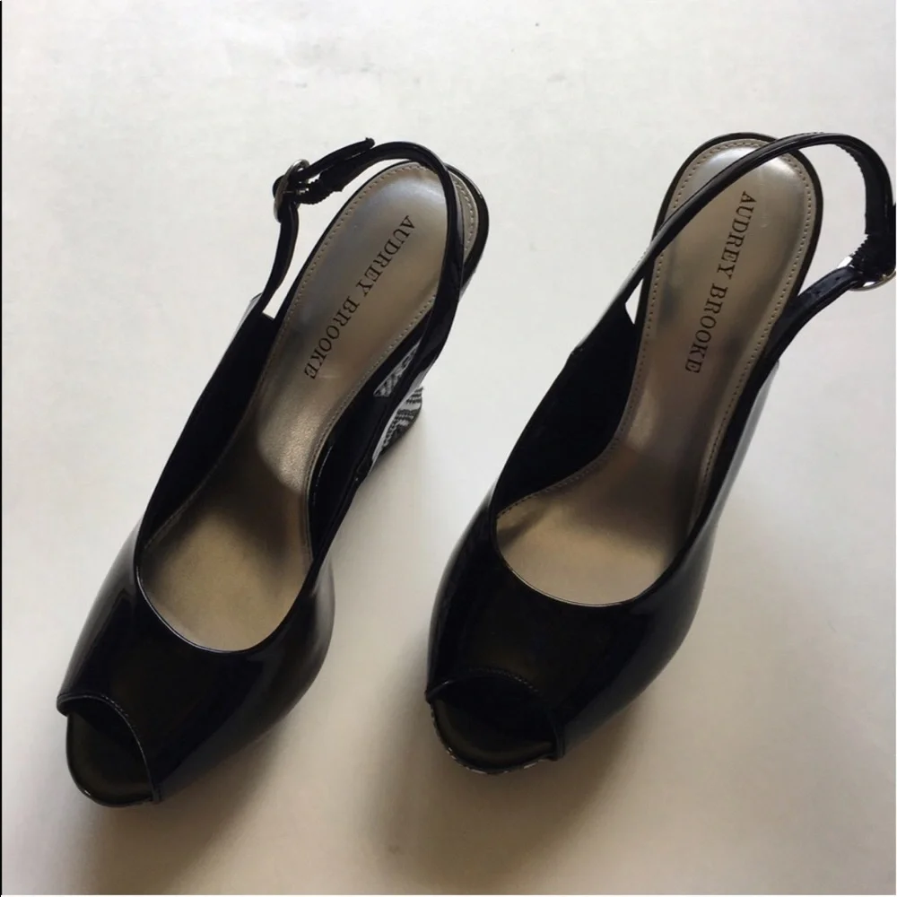 🆕 Audrey Brooke Black & White Wedge